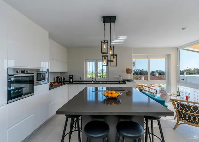Casa Luna Elviria * Марбелья