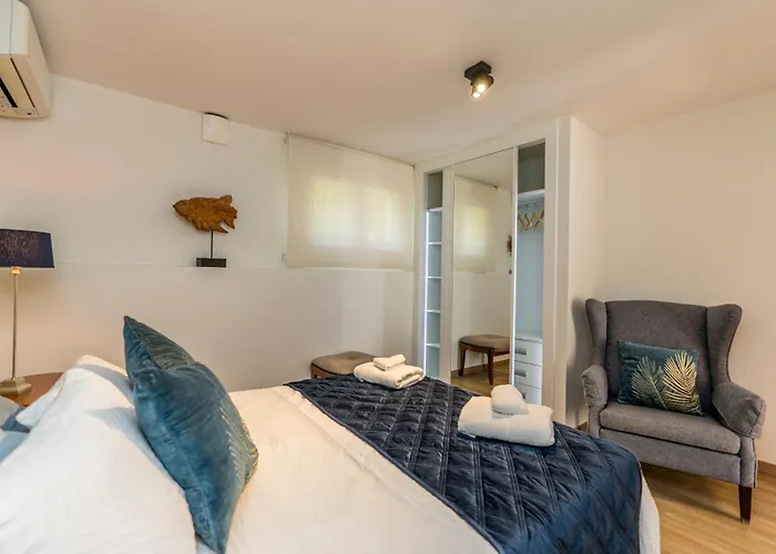 Casa Luna Elviria * Марбелья
