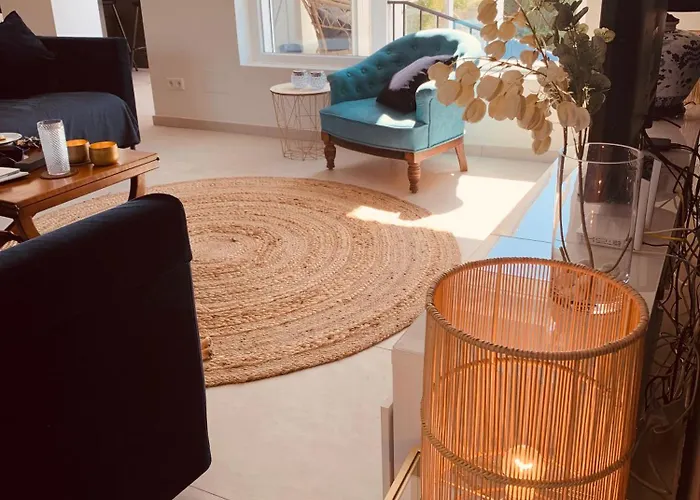 Casa Luna Elviria Марбелья