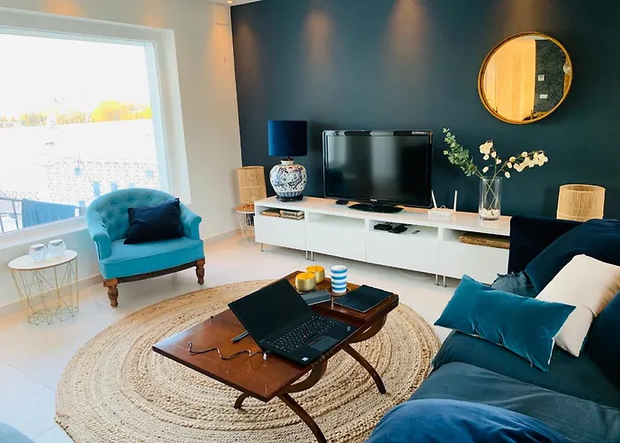 Casa Luna Elviria * Марбелья
