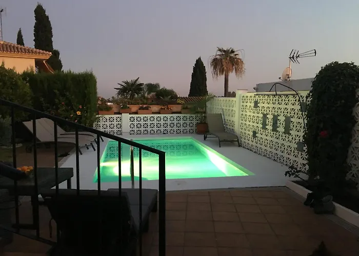 Casa Luna Elviria Feriehus *