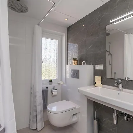 Casa Luna Elviria * Марбелья