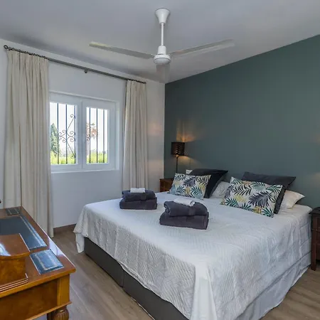 Casa Luna Elviria بيت للعطل *